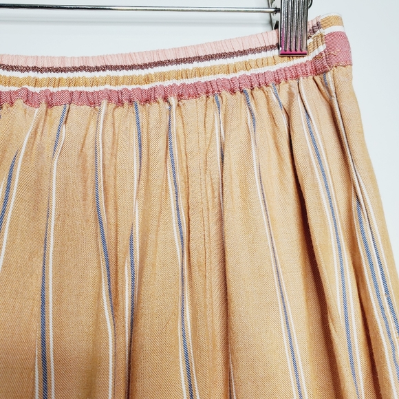 NWT AMERICAN EAGLE Tan Striped High Waisted Pull On Viscose Shorts Size Medium - Picture 4 of 6